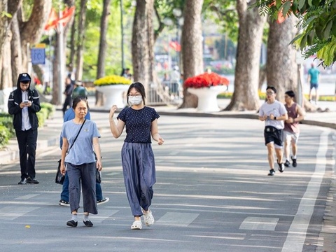 Ha Noi nang, nhiet do tang tro lai hinh anh