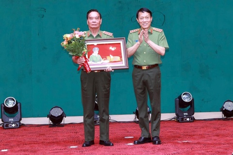 Ra mắt bộ sách 'Người đứng đầu lực lượng Công an nhân dân qua các thời kỳ'