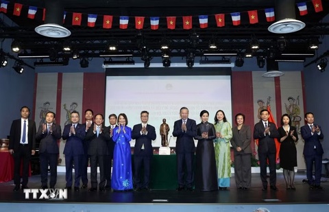 Tổng Bí thư, Chủ tịch nước gặp cộng đồng người Việt Nam tại Pháp
