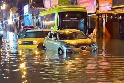 Chuyên gia chỉ ra căn nguyên khiến TP.HCM mưa lớn là ngập