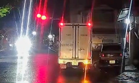 Lái ôtô vượt đèn đỏ, nữ tài xế bị phạt 19 triệu đồng