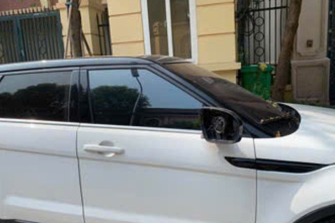 Truy tìm 2 chiếc gương chiếu hậu xe Range Rover bị trộm