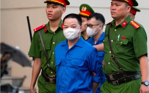 Nạn nhân tố bị Mr Hunter cho hàng chục côn đồ đến nhà đe dọa vì dám tố cáo
