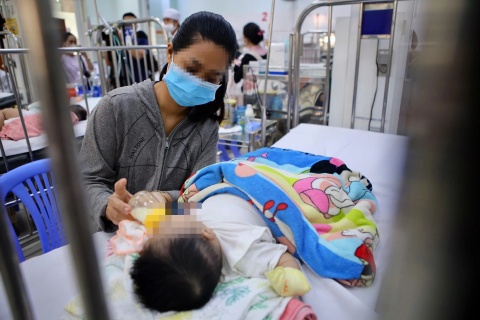 Con sot tuong vo hai suyt cuop mang song be 4 tuoi hinh anh