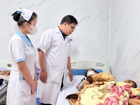 Vu nghi ngo doc banh mi o Quang Ngai: Benh nhan tang, co so xin loi hinh anh