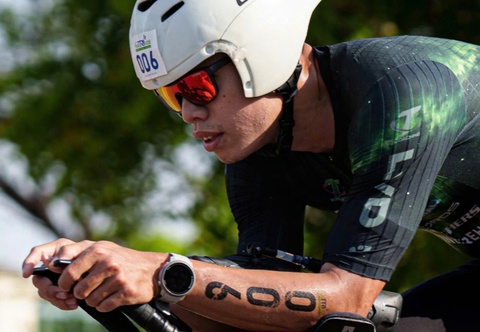 Tu Vinh Phat 'tang toc' chuan bi cho Ironman 70.3 cung chuyen gia FV hinh anh