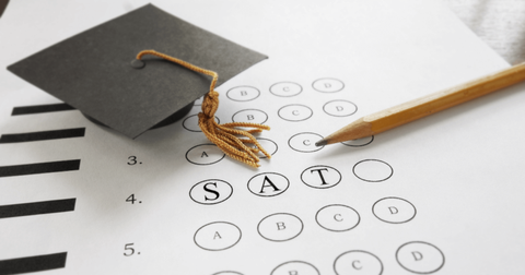 Loat dai hoc xet tuyen bang diem SAT, IELTS hinh anh