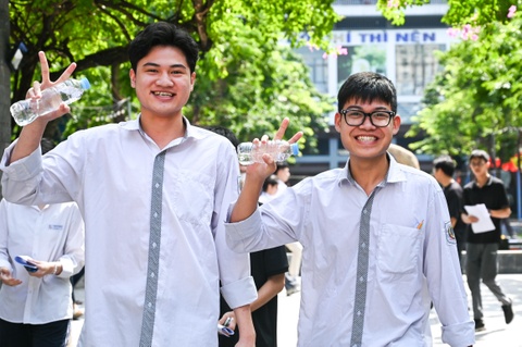 Bo GD&DT cong bo dap an 18 mon thi tot nghiep THPT 2025 hinh anh