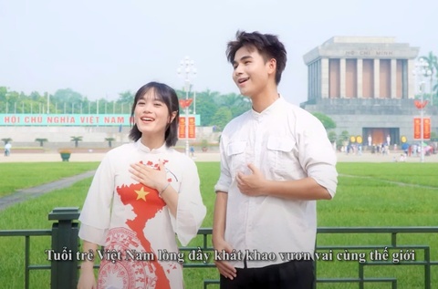 Hat 'Viet tiep cau chuyen hoa binh' bang 13 ngon ngu chao mung A80 hinh anh