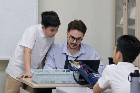 Ngay 20/11 cua nhung giao vien nuoc ngoai tai Viet Nam hinh anh