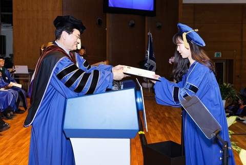 Sinh vien Han Quoc lo so hinh anh