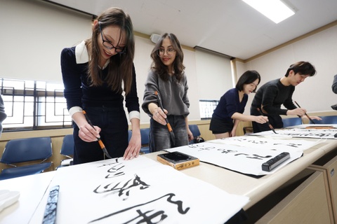 Siet visa 20 dai hoc Han Quoc vi quan ly sinh vien yeu kem hinh anh