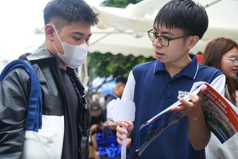 Tuyen sinh dai hoc 2026: Hoc phi tang, thi sinh 'dau dau' chon truong hinh anh
