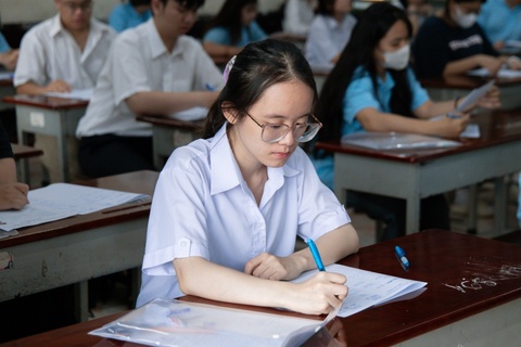 Ap luc thi vao lop 10: Dung de cang thang 'cuon troi' hinh anh