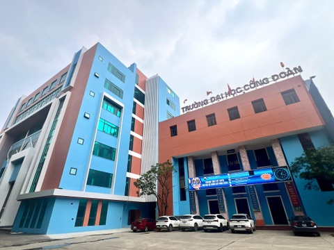 Bi phan ung vi yeu cau thi chuan dau ra sat tot nghiep, truong noi gi? hinh anh
