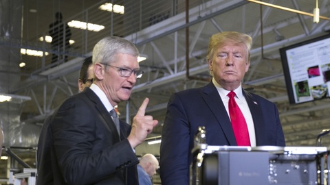 Ong Trump goi cho Tim Cook sau khi My - Trung Quoc dung ap thue hinh anh