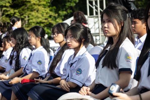 Chot thoi diem hoan thanh sap xep cac truong pho thong hinh anh