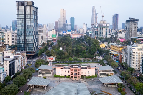 San khau 10.000 m2 bo hoang o TP.HCM sap thanh bai giu xe metro hinh anh