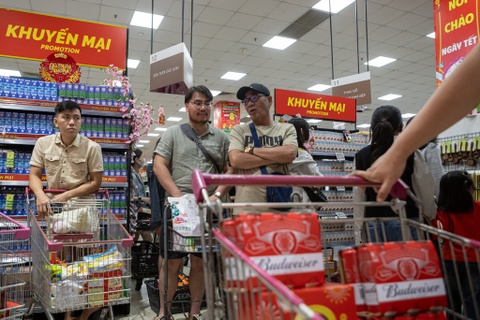 Khach do ve sieu thi TP.HCM sam Tet, dong gap 4 lan ngay thuong hinh anh