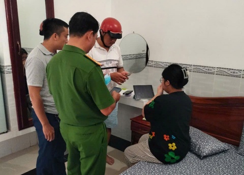'Bat coc online' - Vi sao hoc sinh, sinh vien de bi lua? hinh anh