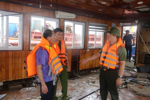 Cong an kham nghiem hien truong tau Vinh Xanh 58 hinh anh