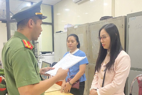 Bat 9 doi tuong to chuc cho nguoi khac tron di nuoc ngoai hinh anh