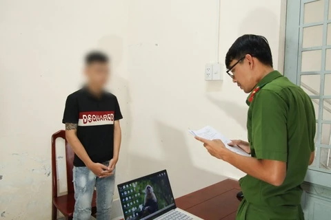 Dan canh cuop dien thoai de xoa hinh anh nhay cam cua nguoi tinh hinh anh