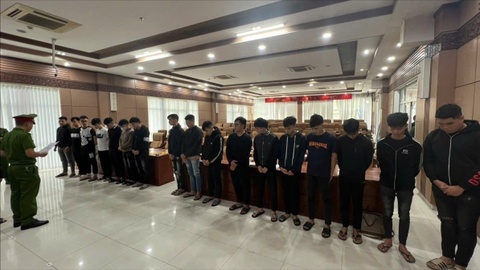 Khoi to 17 doi tuong hon chien giua trung tam Da Nang hinh anh