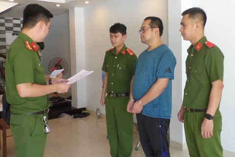 Nhom nguoi Trung Quoc giao cau voi tre em anh 3