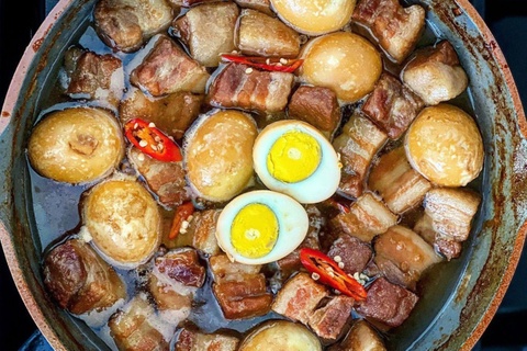 An thit kho trung the nao la du, ai tuyet doi khong nen dung dua? hinh anh