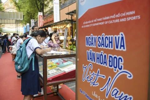 31 hoat dong tai Duong sach TP.HCM dip Ngay Sach va Van hoa doc hinh anh