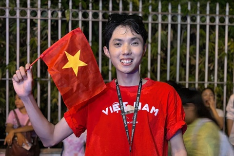 Dan van phong TP.HCM nghi lam tu 14h de xem so duyet dieu binh 30/4 hinh anh