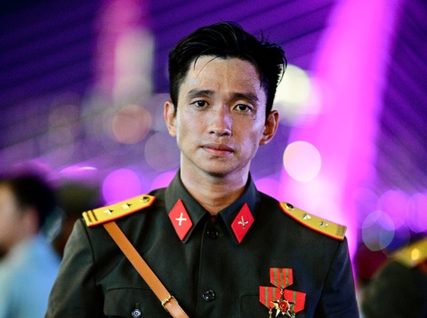 Nhin lai khoanh khac 'tuyet doi dien anh' cua cac chien si dieu binh hinh anh