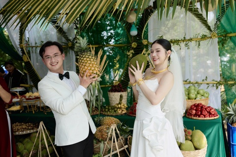 Du dam cuoi mien Tay, quan khach duoc 'mukbang' quay trai cay 6 ta hinh anh