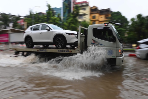 Cuu ho xe ngap nuoc - ben ban goi uu dai, ben ho tro keo xe hinh anh