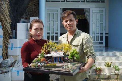 Bỏ phố về quê làm mô hình nhà miền Tây, thu gần nửa tỷ mỗi năm
