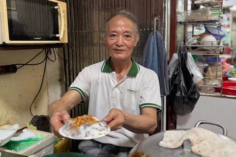Quán bánh cuốn 70 năm không biển hiệu, 15.000 đồng/suất giữa Hà Nội