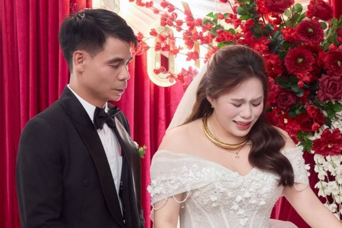 Con dâu tái hôn, bố mẹ chồng Lạng Sơn làm 50 mâm cỗ gả đi