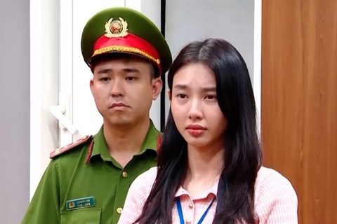 Tuoc danh hieu 'Guong mat tre Viet Nam tieu bieu' cua Thuy Tien hinh anh