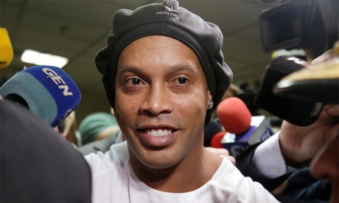 Ronaldinho bi hieu lam hinh anh