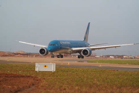 Chuyen bay 'xong dat' Long Thanh duoc theo doi nhieu nhat the gioi hinh anh