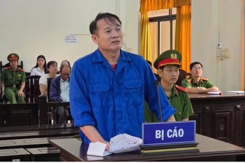 Xuong tay sat hai dong nghiep vi cho rang bi che gieu hinh anh