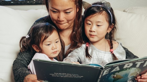 Đừng chờ tới lúc con lớn mới đọc sách cho con nghe