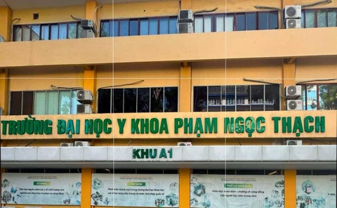 Thay hiệu trưởng Đại học Y khoa Phạm Ngọc Thạch