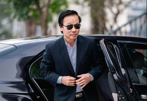 Giang vien dai hoc o TP.HCM nhu 'tong tai' trong bo anh 'tram ty' hinh anh