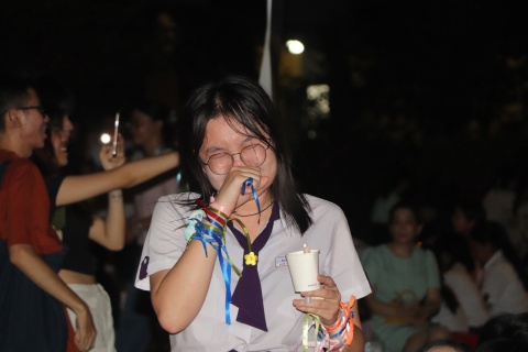 Tranh cai khong hoi ket vi TP.HCM cam hoc sinh cam trai qua dem hinh anh