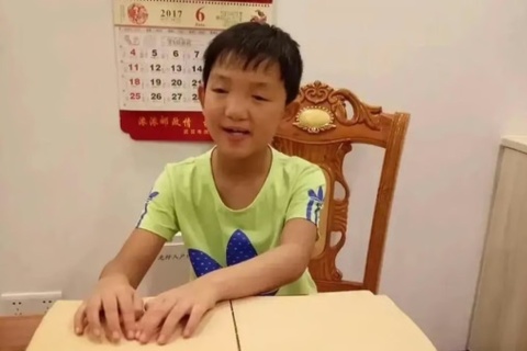 Cau be tung bi tan cong den mu mat gio ra sao? hinh anh