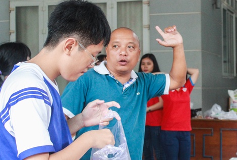 Nau com mien phi cho thi sinh anh 1