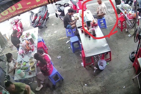 Chu quan o TP.HCM nhat duoc vang cua khach, tim cach de tra lai hinh anh