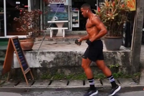 Du khach 200 kg tu vong khi den 'pho the hinh' o Phuket de giam can hinh anh